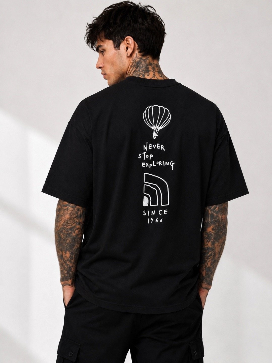 Camiseta Oversized North Face Never Stop Exploring Preta  — foto 2